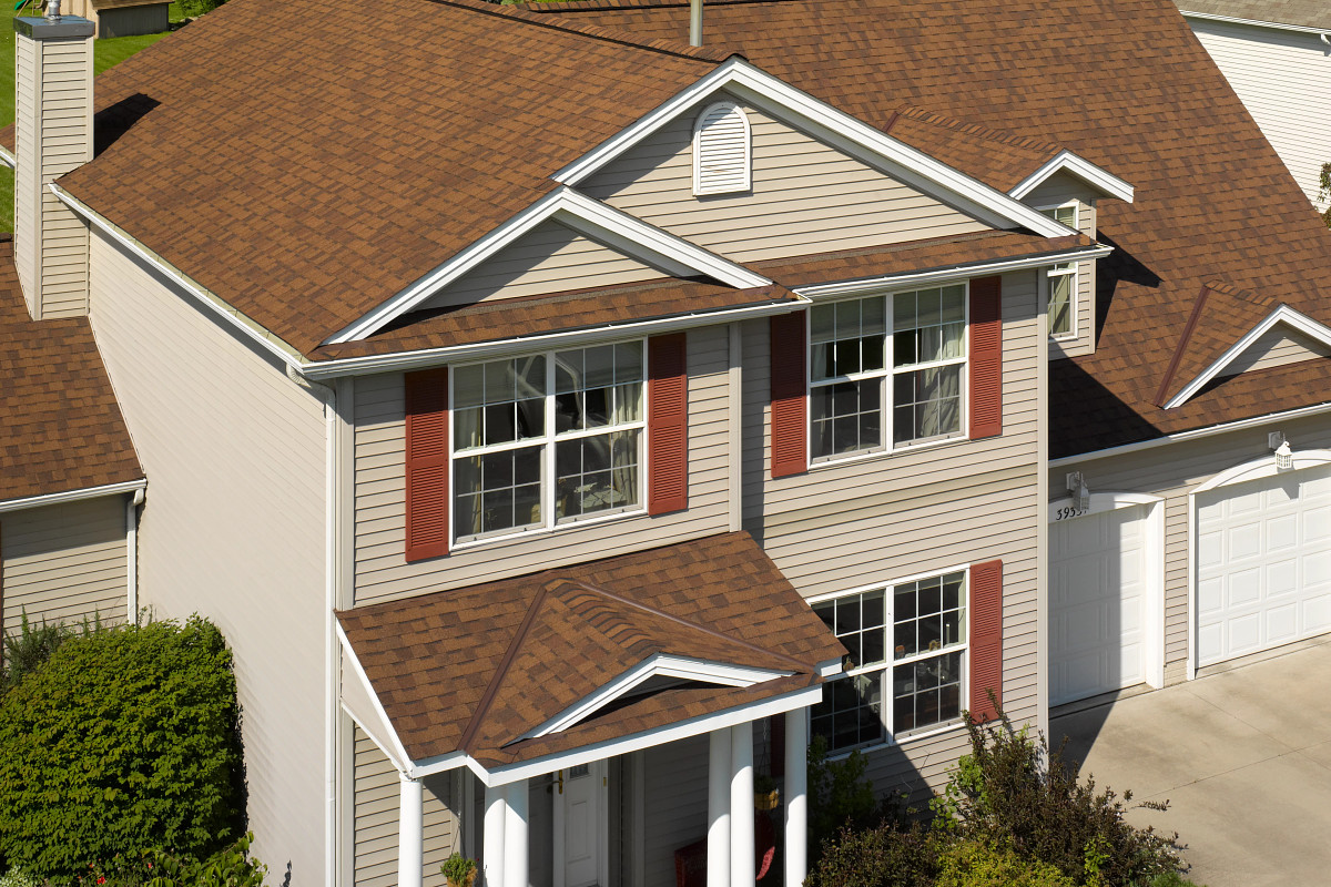 Florida home with Landmark Burnt Sienna roof