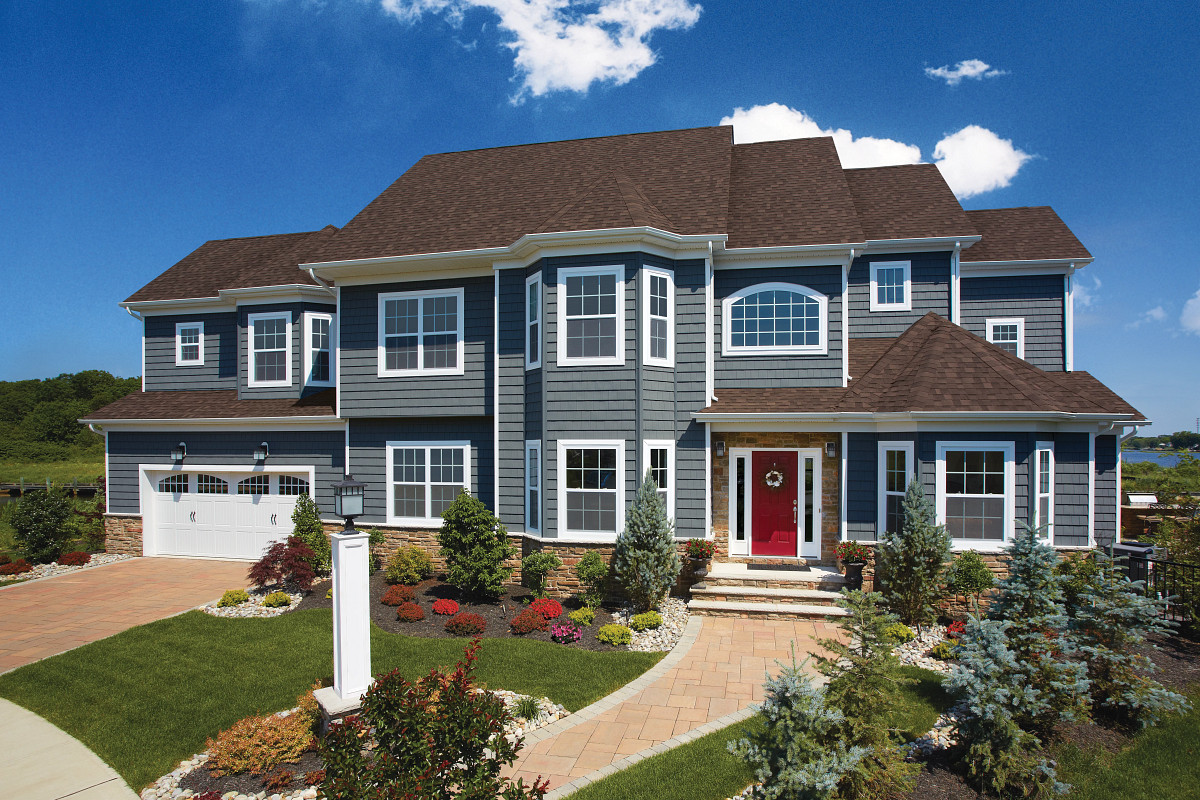 Florida home with Landmark Pro Max Def Pewterwood roof