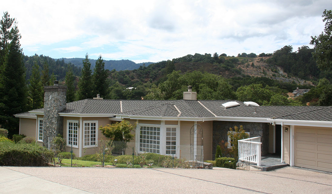 Home with CertainTeed Presidential Shake Shadow Gray roof