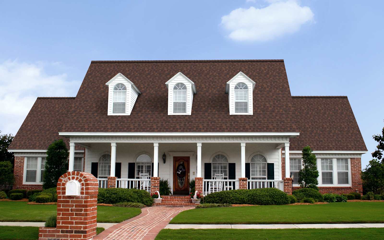 Florida home with Oakridge Brownwood roof