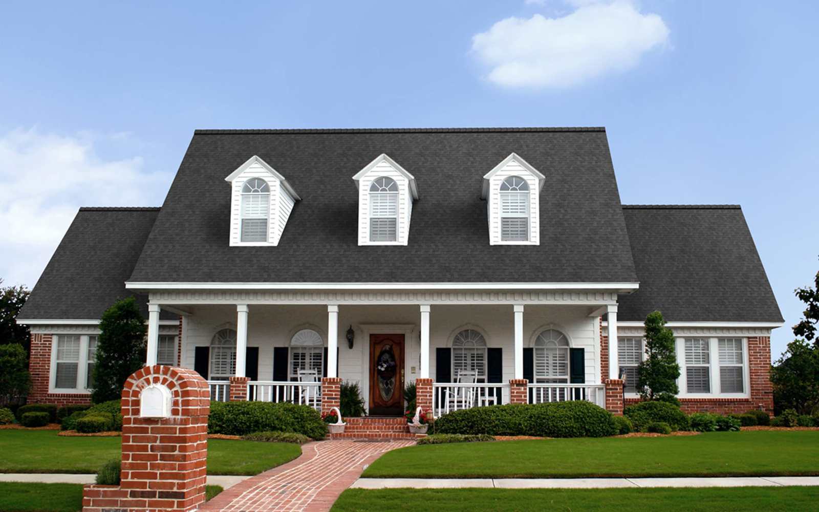 Florida home with Woodcrest Night Sky roof